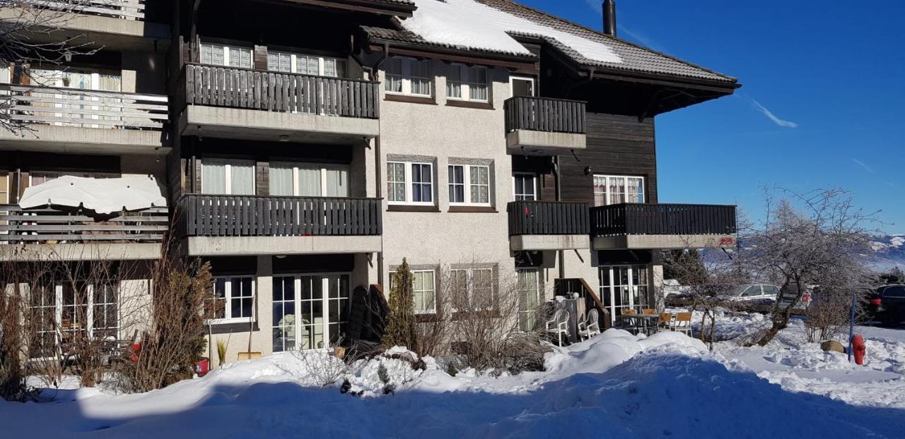 Appartement avec terrasse ensoleillée Gruyeres Extérieur photo